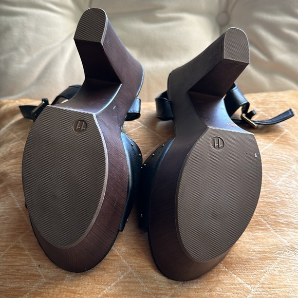 Brand New, never worn “Report” black platform sandals - Picture 2 of 4